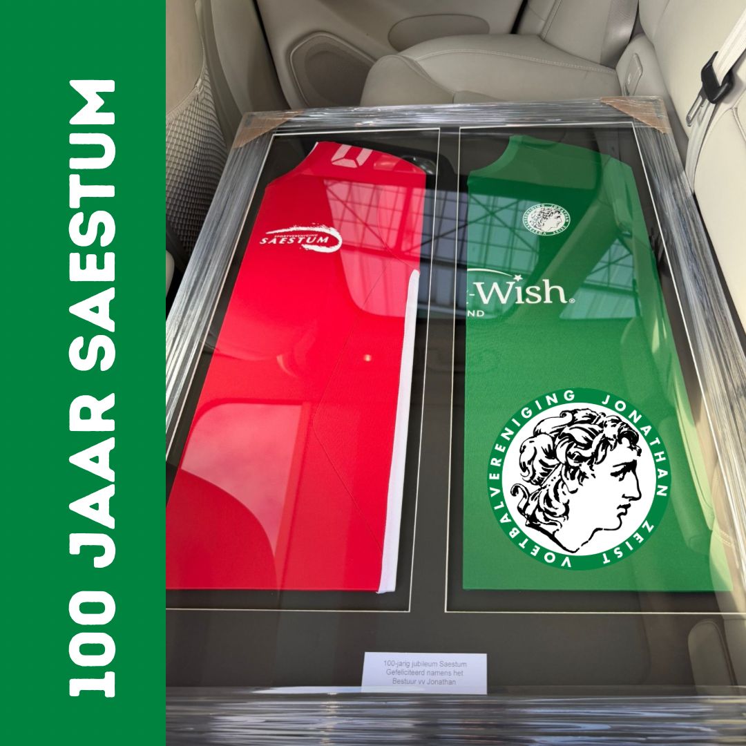 vv Jonathan feliciteert Saestum met 100-jarig jubileum